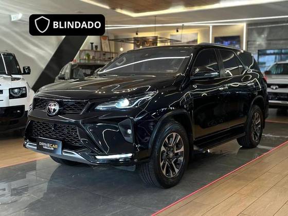 TOYOTA HILUX 2.8 D-4D TURBO DIESEL CD GR-S 4X4 AUTOMÁTICO